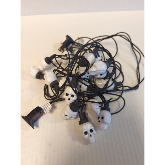 Halloween Skull LED String Lights Black Wire 3D 20 White Lights Spooky - Picture 1 of 6